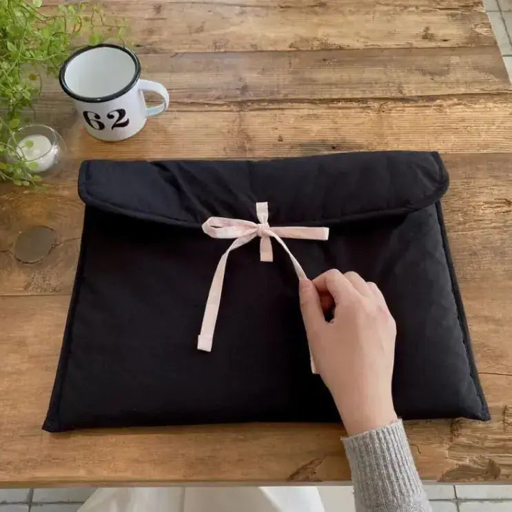 Women’s Ballet Bow Quilted Laptop Bag – Elegant 15” Computer Bag with a delicate bow and soft quilted texture.